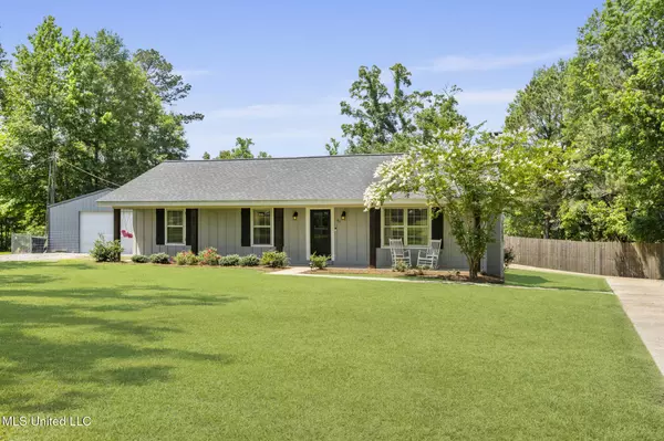 88 Lakeview Drive, Petal, MS 39465