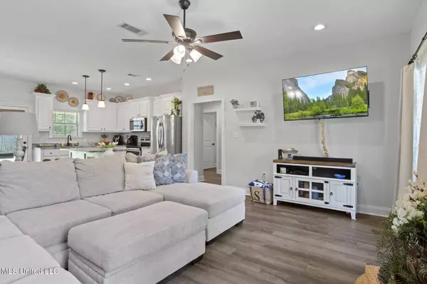 87 Sandy Lane, Hattiesburg, MS 39402