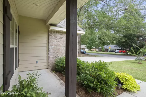 87 Sandy Lane, Hattiesburg, MS 39402