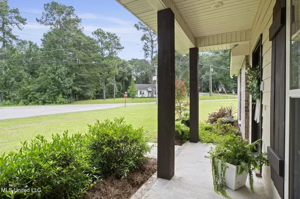 87 Sandy Lane, Hattiesburg, MS 39402