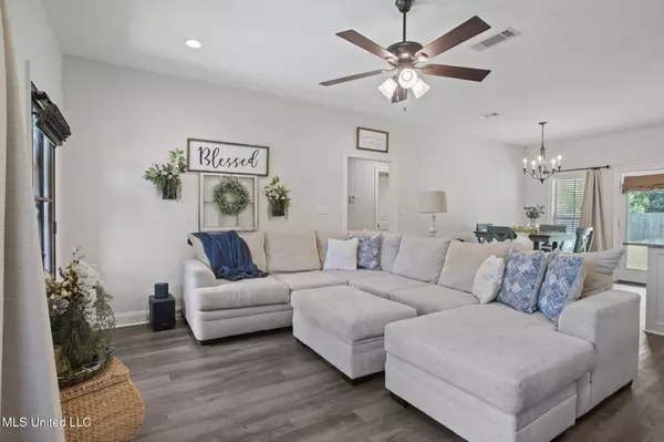 87 Sandy Lane, Hattiesburg, MS 39402