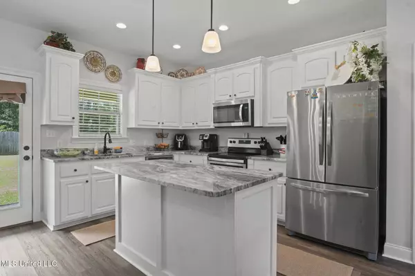 87 Sandy Lane, Hattiesburg, MS 39402