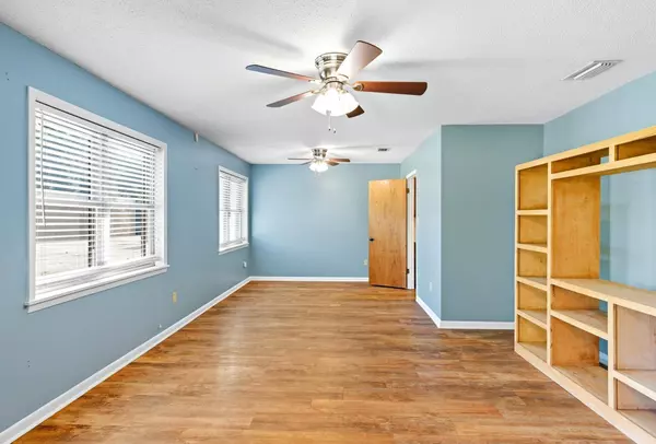 101 Greenwood Dr., Hattiesburg, MS 39402