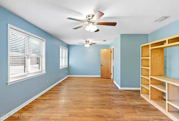 101 Greenwood Drive, Hattiesburg, MS 39402