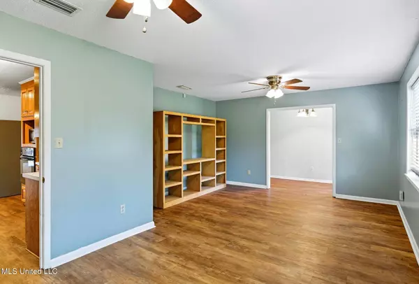 101 Greenwood Drive, Hattiesburg, MS 39402