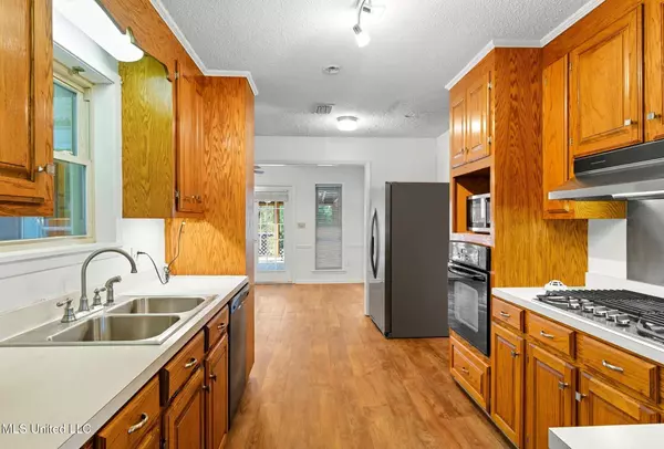 101 Greenwood Drive, Hattiesburg, MS 39402