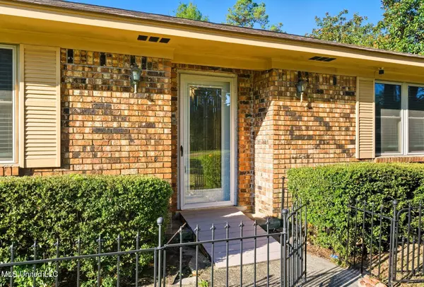 101 Greenwood Drive, Hattiesburg, MS 39402