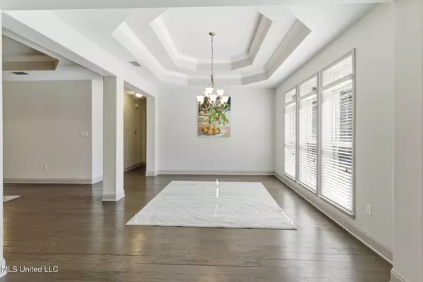 14 E Yellowstone, Hattiesburg, MS 39402