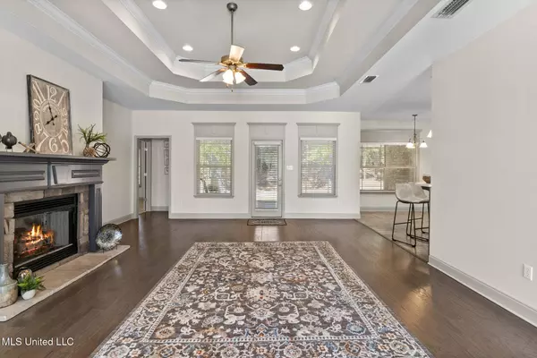 14 E Yellowstone, Hattiesburg, MS 39402