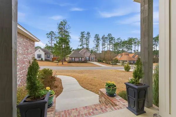 18 E Yellowstone, Hattiesburg, MS 39402