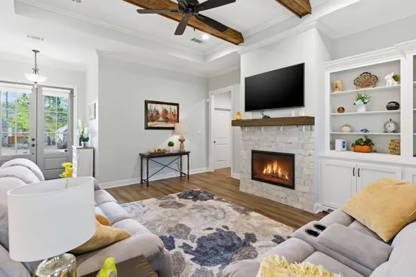 18 E Yellowstone, Hattiesburg, MS 39402