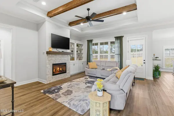 18 E Yellowstone Road, Hattiesburg, MS 39402