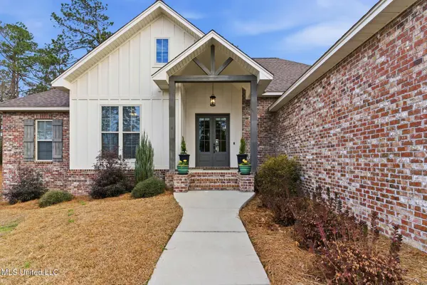18 E Yellowstone Road, Hattiesburg, MS 39402