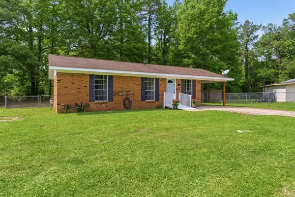 205 Woodside Dr., Petal, MS 39465
