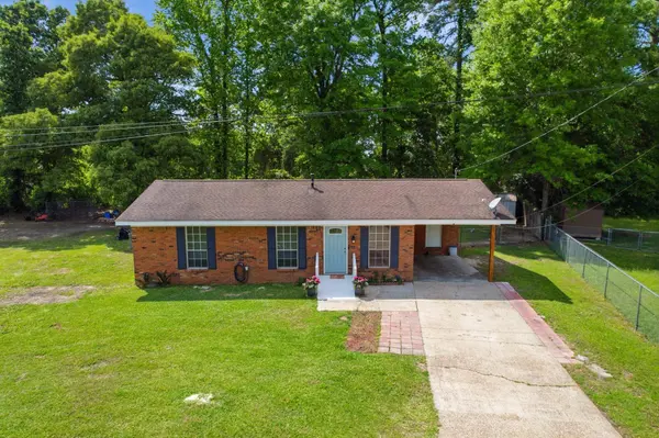 205 Woodside Dr., Petal, MS 39465