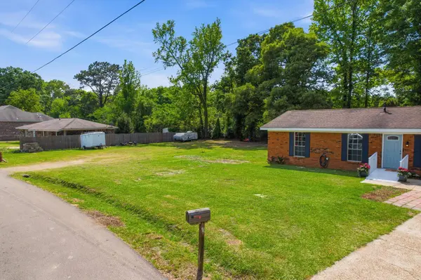 205 Woodside Dr., Petal, MS 39465