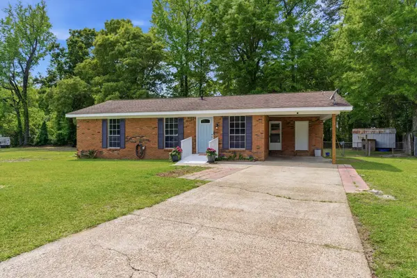 205 Woodside Dr., Petal, MS 39465