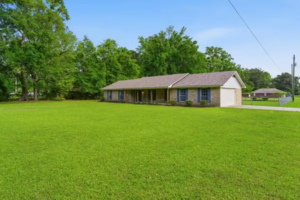 300 Ark Ln., Petal, MS 39465