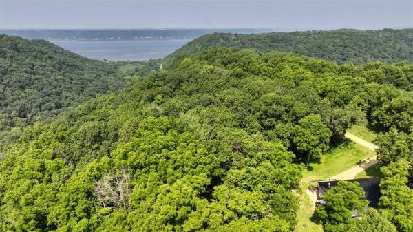 58557 Mississippi Ridge Ln, Seneca, WI 54626