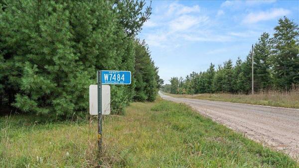 W7484 Poertner Rd, Hewett, WI 54456