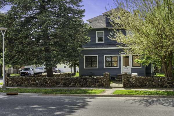 1126 7th St S, La Crosse, WI 54601