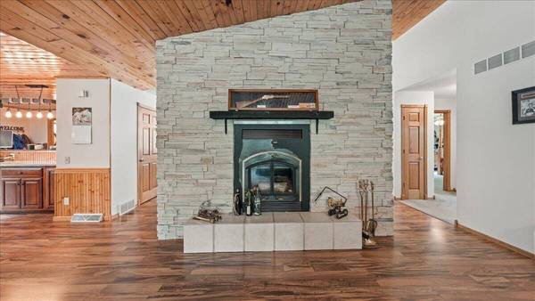 N8125 Flaten Rd, Holland, WI 54636