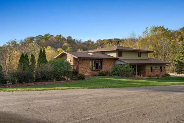 N6061 Summerglow Trlr, Onalaska, WI 54650