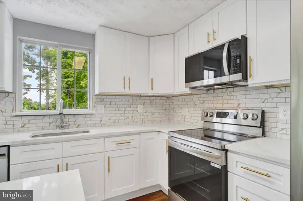 220 SANDHILL RD, Baltimore, MD 21221