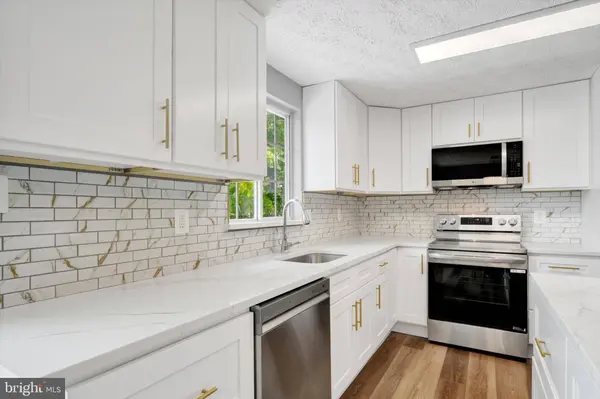 220 SANDHILL RD, Baltimore, MD 21221