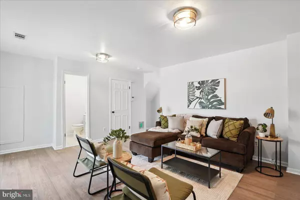 7020 STORCH LN, Lanham, MD 20706