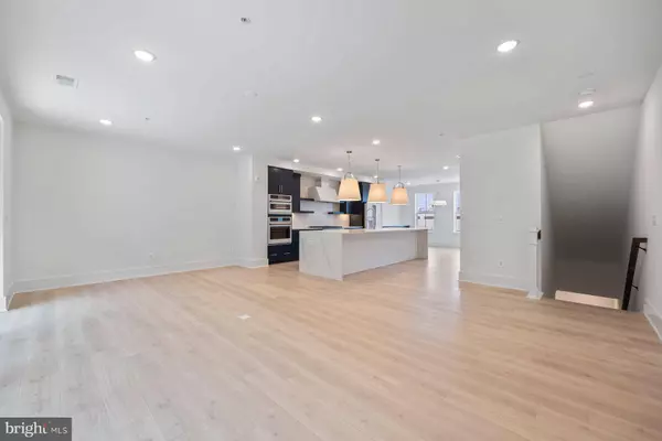 2606 PENINSULA DR, Baltimore, MD 21230