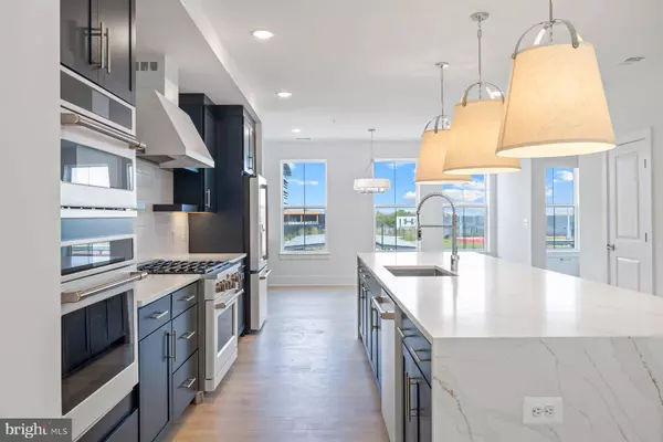 2606 PENINSULA DR, Baltimore, MD 21230