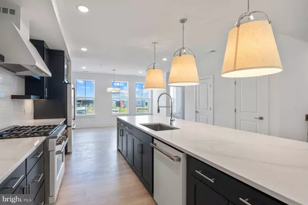 2606 PENINSULA DR, Baltimore, MD 21230