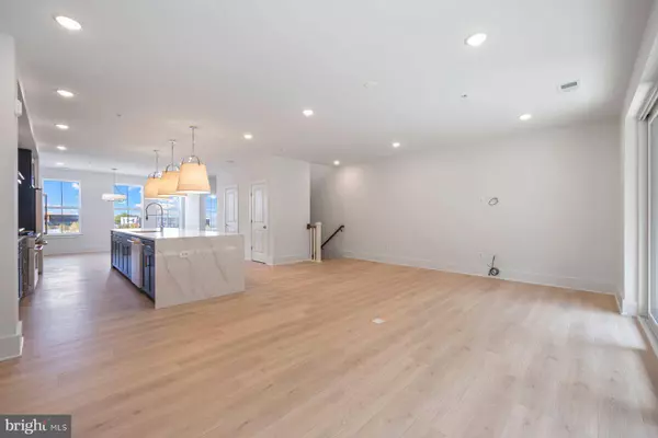 2606 PENINSULA DR, Baltimore, MD 21230