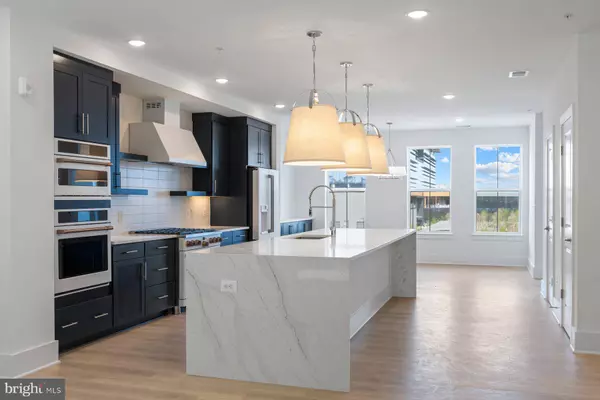 2606 PENINSULA DR, Baltimore, MD 21230