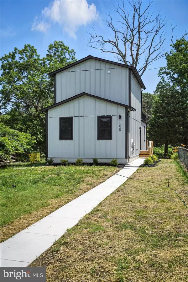 1328 EDNA RD, Pasadena, MD 21122