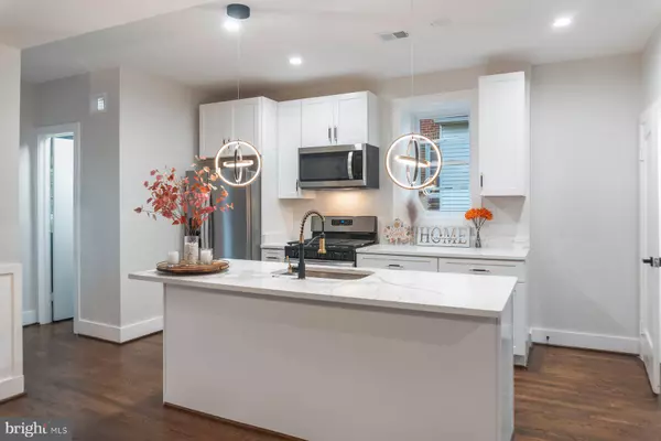 5216 BIDDISON LN, Baltimore, MD 21206