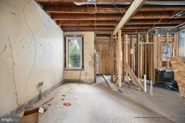 2906 VIOLET AVE, Baltimore, MD 21215