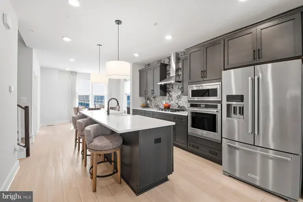 100 GLASS LN, Baltimore, MD 21230