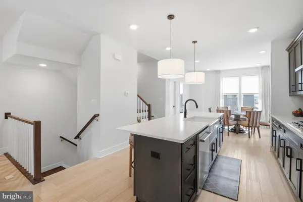 100 GLASS LN, Baltimore, MD 21230
