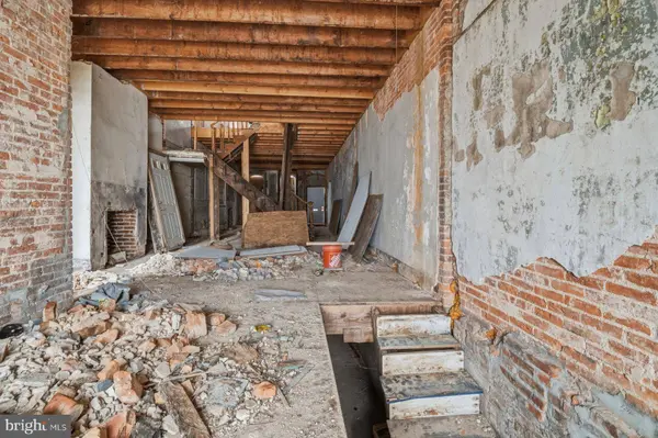 833 EDMONDSON AVE, Baltimore, MD 21201