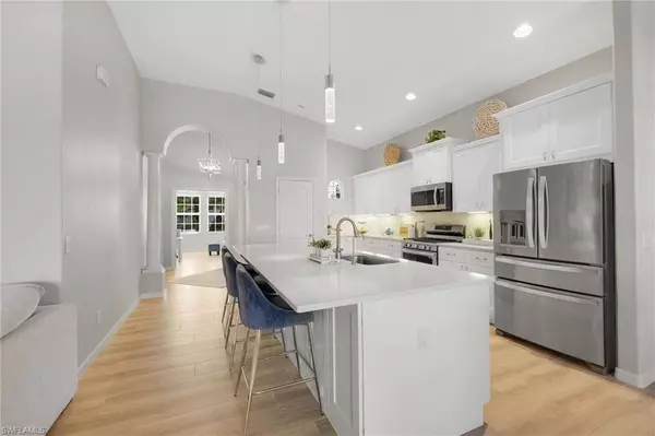 10304 Porto Romano DR, Miromar Lakes, FL 33913