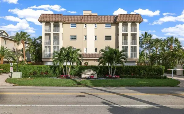 9486 Gulf Shore DR #A101, Naples, FL 34108
