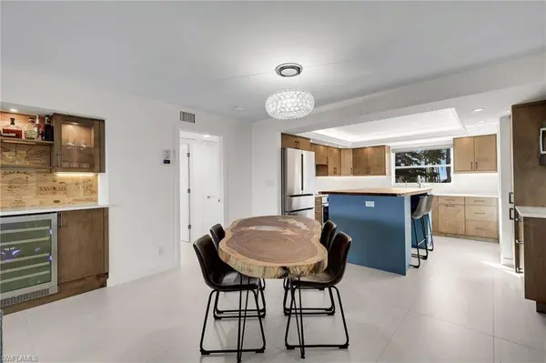 9486 Gulf Shore DR #A101, Naples, FL 34108