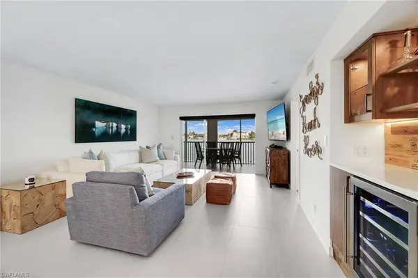 9486 Gulf Shore DR #A101, Naples, FL 34108