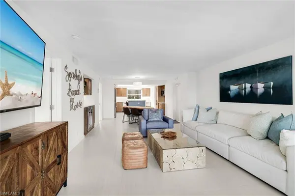 9486 Gulf Shore DR #A101, Naples, FL 34108