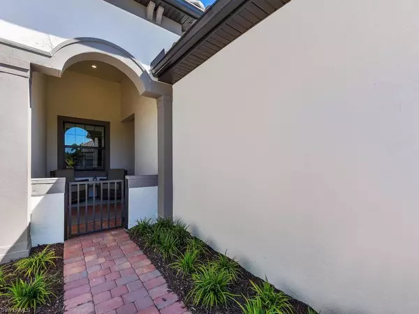 11694 Canal Grande DR, Fort Myers, FL 33913