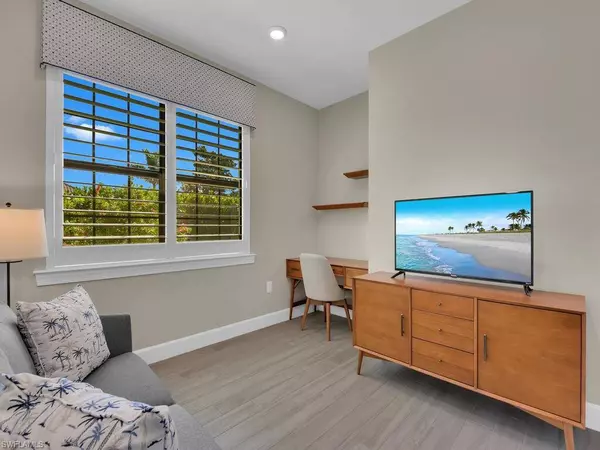 11694 Canal Grande DR, Fort Myers, FL 33913