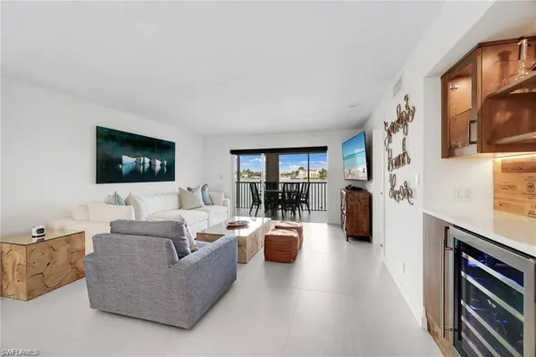 9486 Gulf Shore DR #A101, Naples, FL 34108