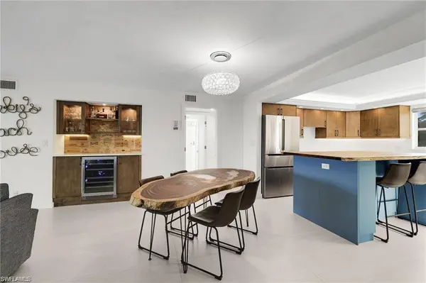 9486 Gulf Shore DR #A101, Naples, FL 34108